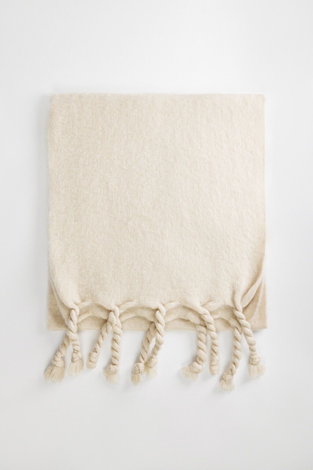 Шарф пухлый с бахромой-косичками - цвет бежевый - 1