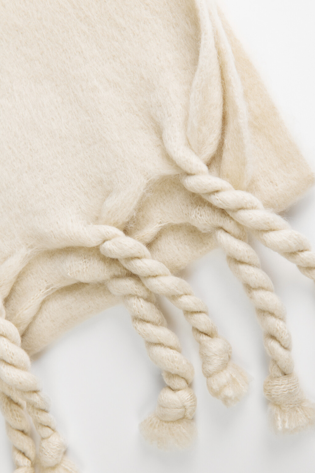 Шарф пухлый с бахромой-косичками - цвет бежевый - 2