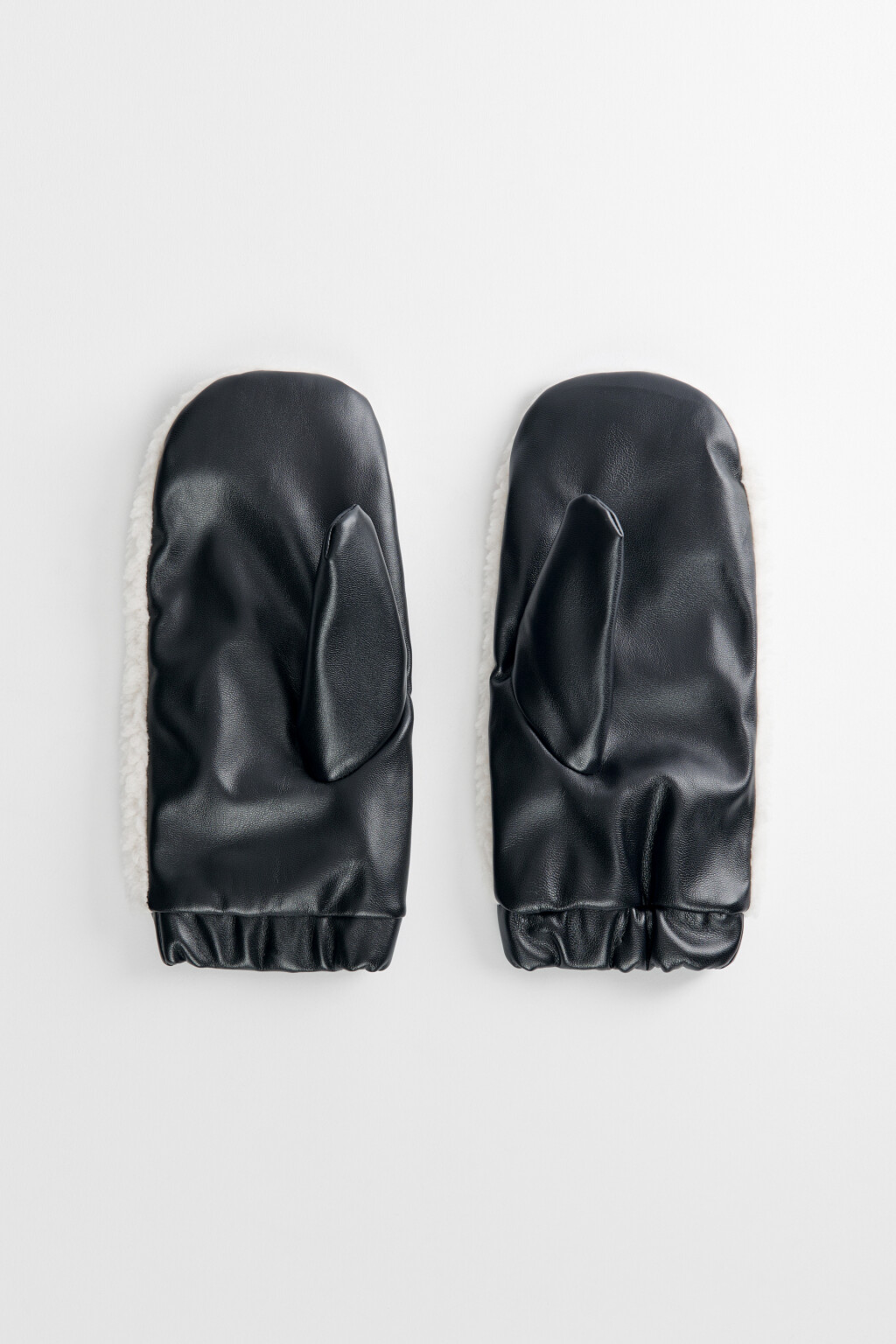 Варежки из комбинированных материалов - цвет бежевый - 2