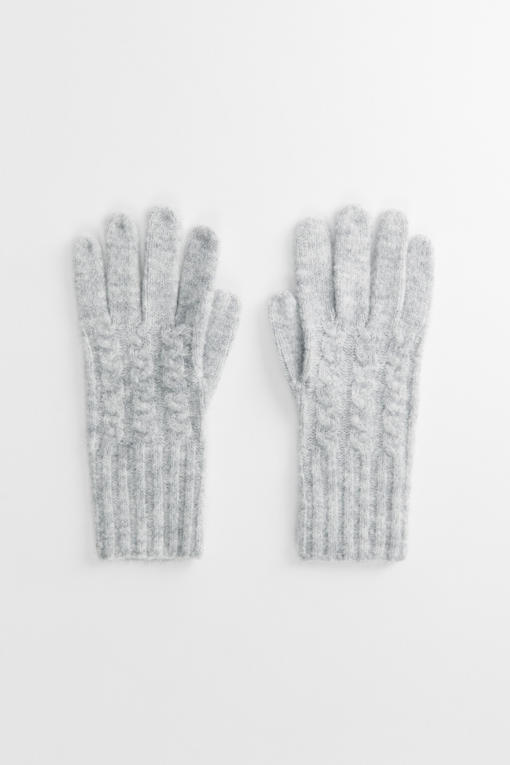 Перчатки вязаные с узором-косичкой - цвет серый - 2