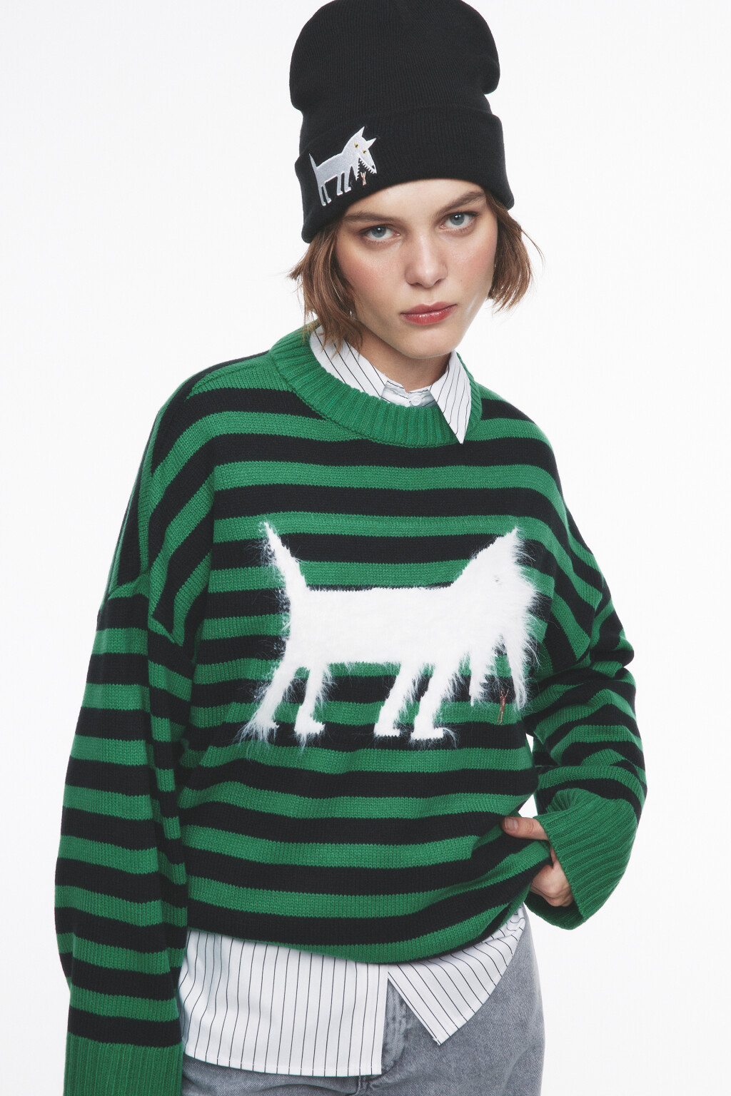 Шапка-бини вязаная с патчем-вышивкой - цвет мультиколор - 1