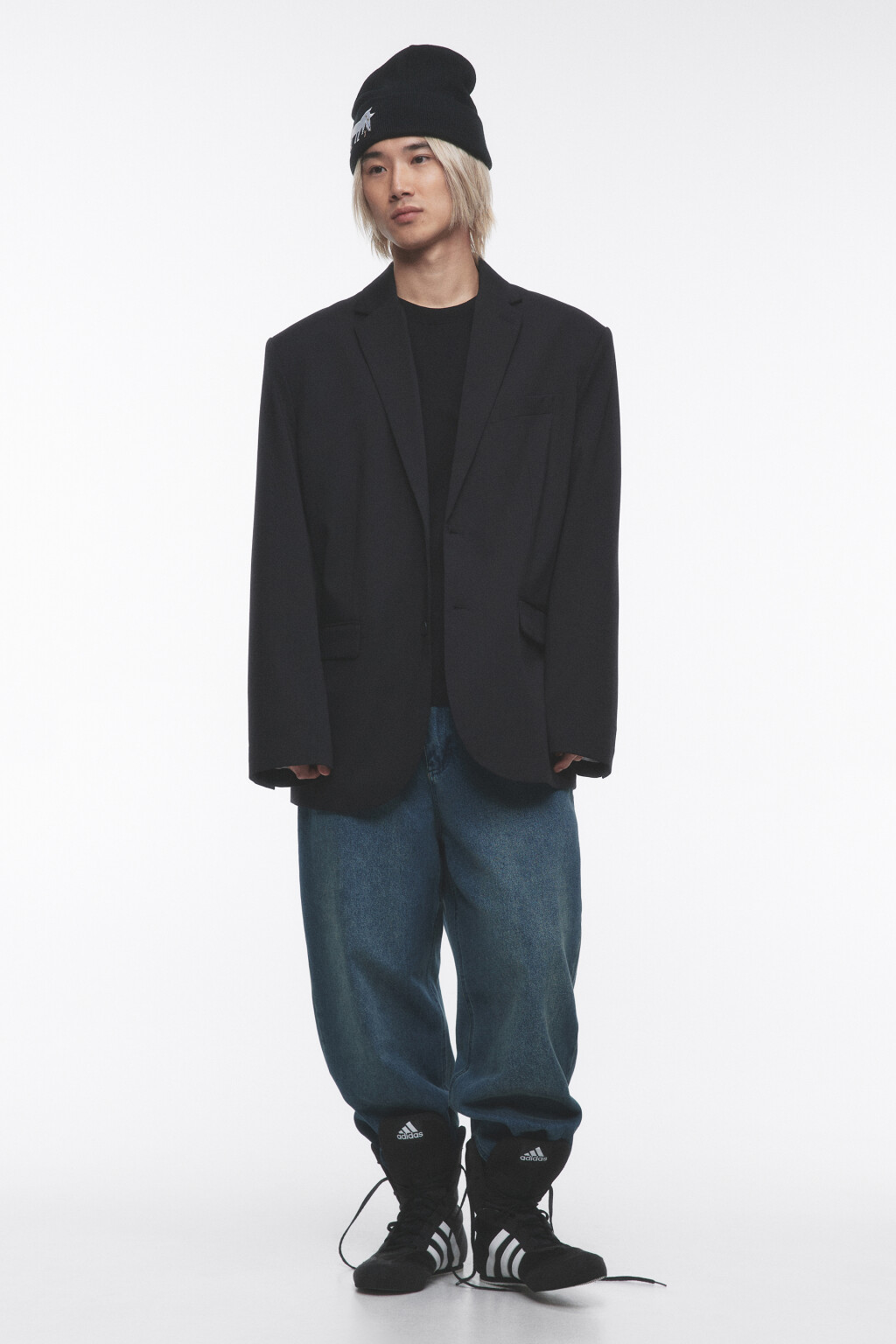 Шапка-бини вязаная с патчем-вышивкой - цвет мультиколор - 5