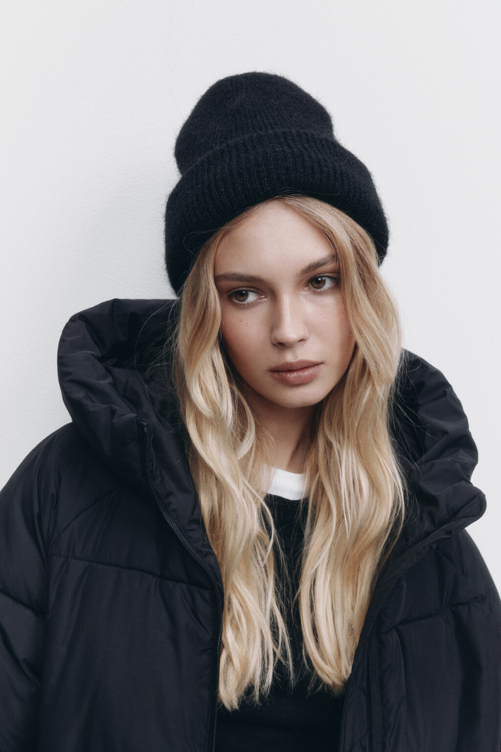 Шапка-бини вязаная в рубчик - цвет черный - 2