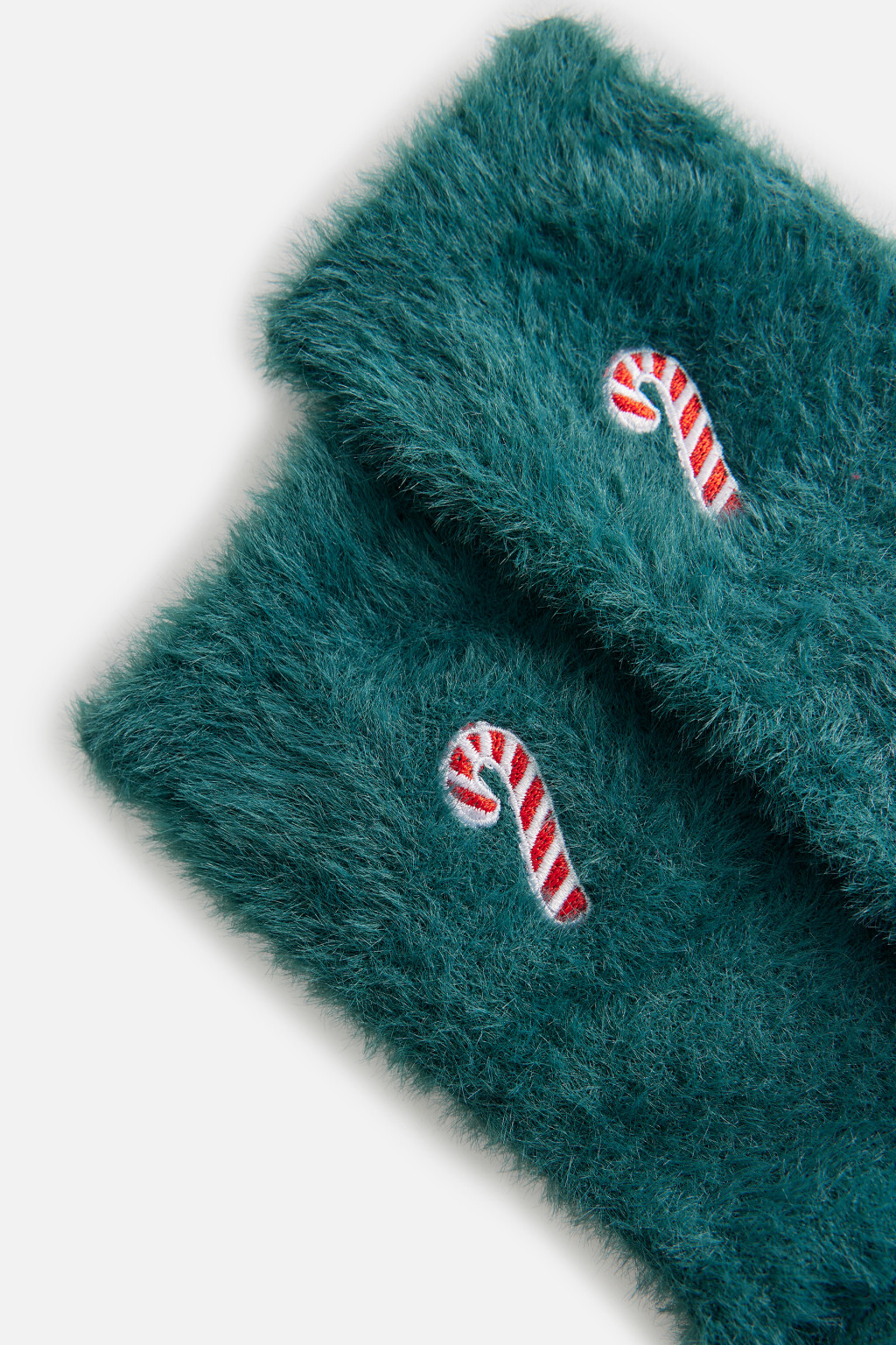 Носки высокие пушистые с вышивкой - цвет зеленый - 2