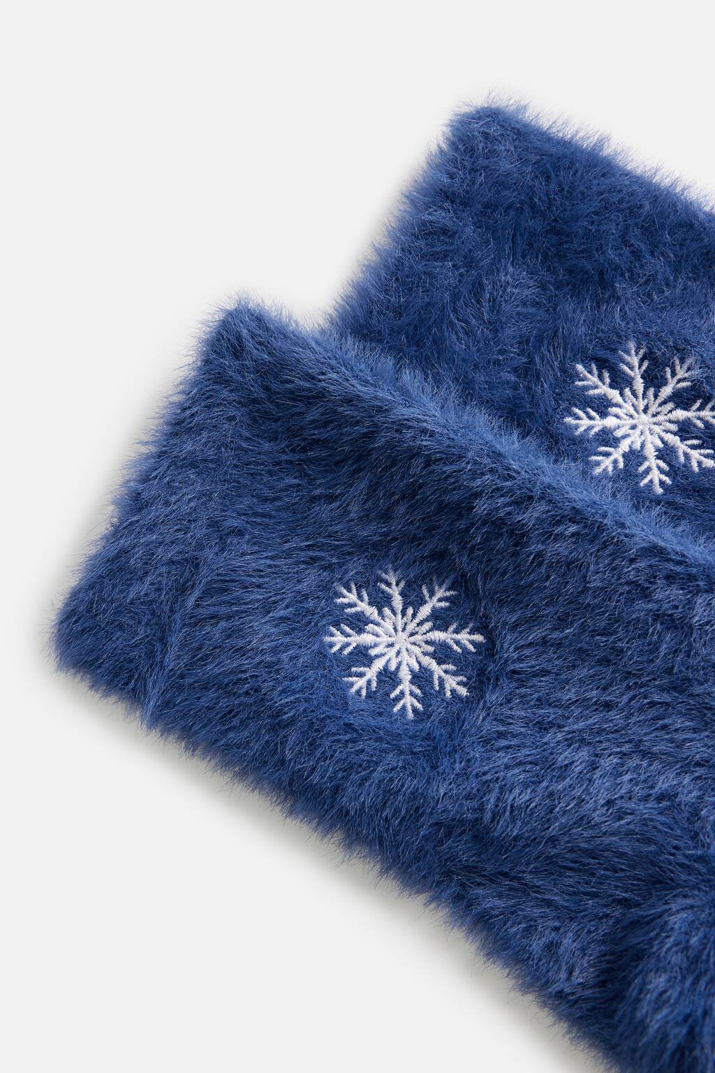 Носки высокие пушистые с вышивкой - цвет синий - 2