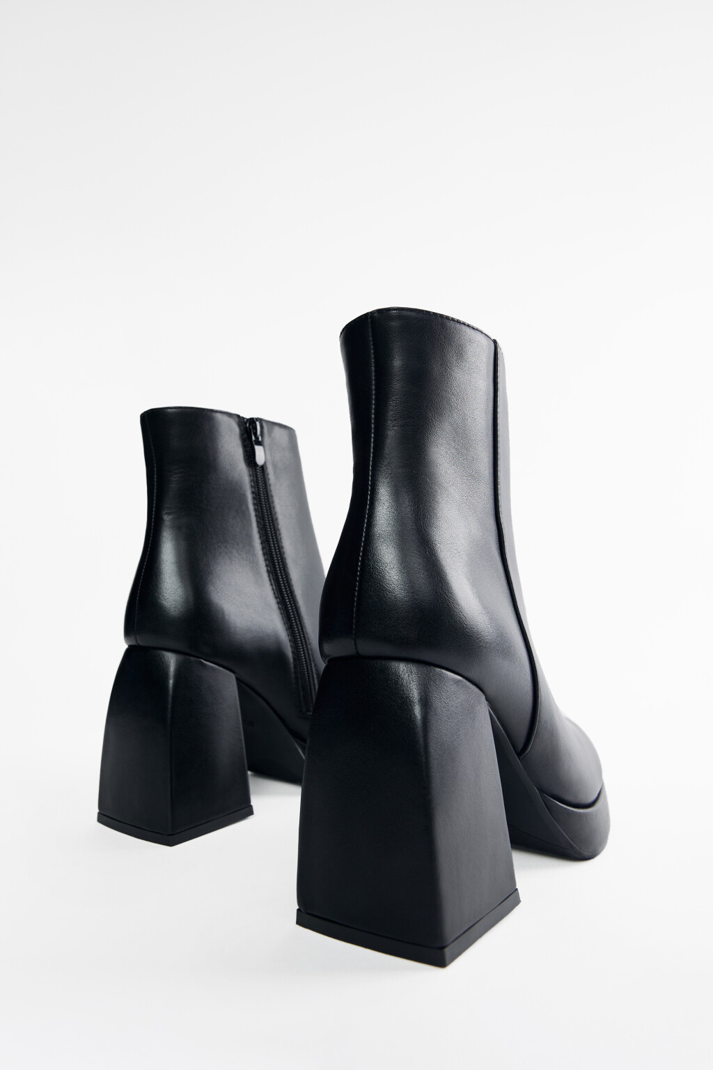 Ботильоны на высоком квадратном каблуке - цвет черный - 5
