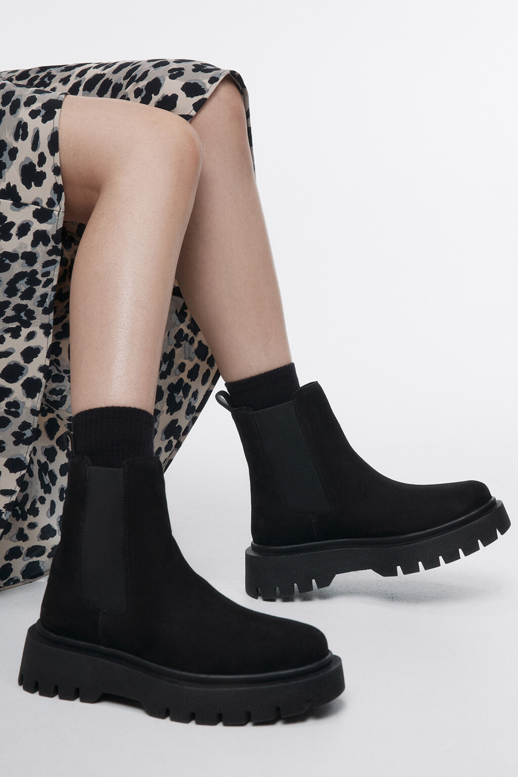 Ботинки-челси из натуральной замши - цвет черный - 1