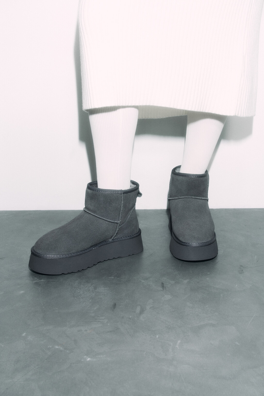 Ботинки-угги из натуральной замши короткие утепленные - цвет серый - 7