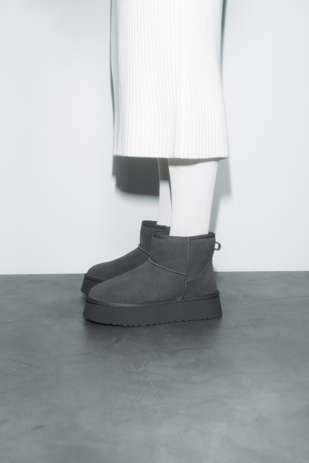 Ботинки-угги из натуральной замши короткие утепленные - цвет серый - 6