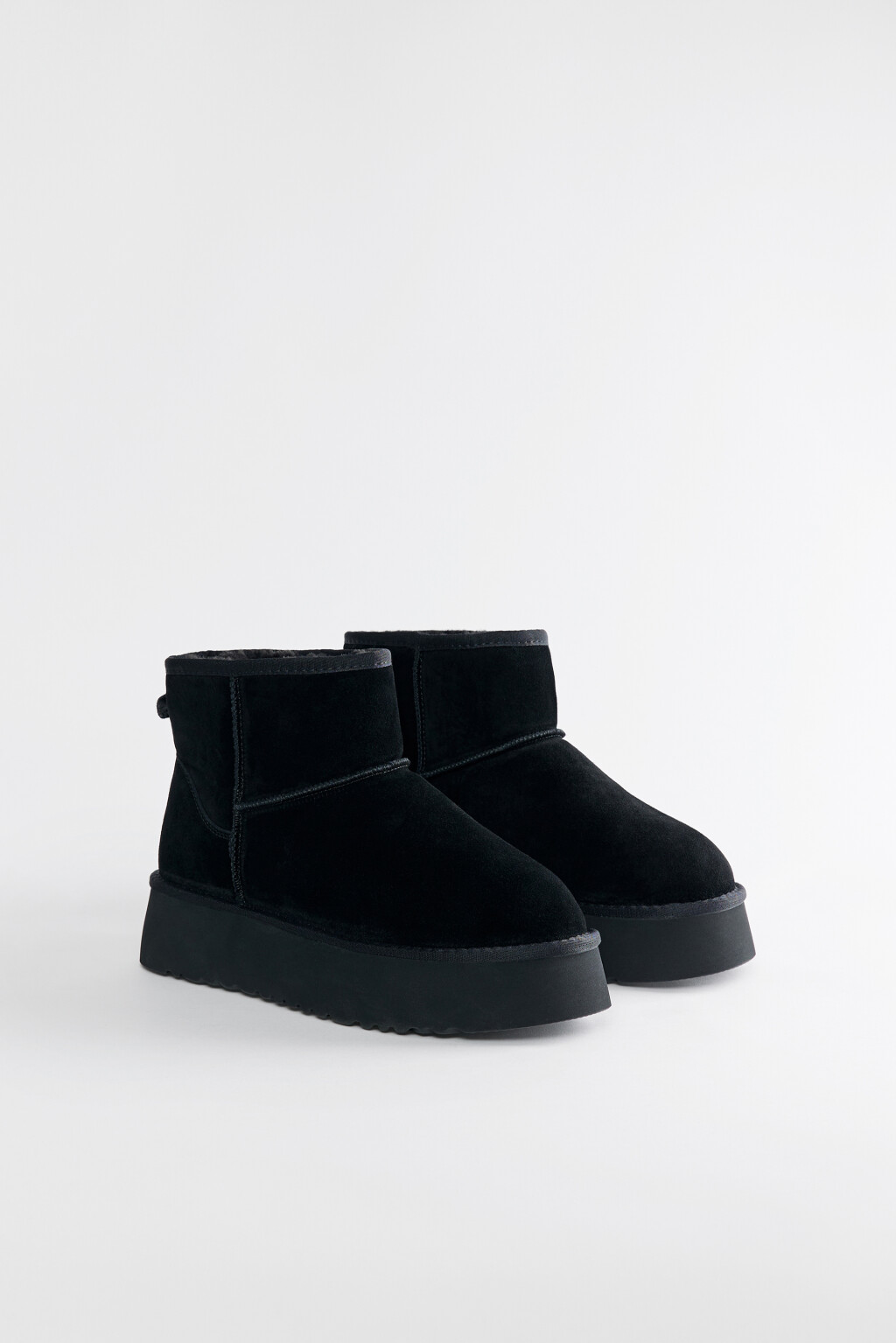 Ботинки-угги из натуральной замши короткие утепленные - цвет черный - 3