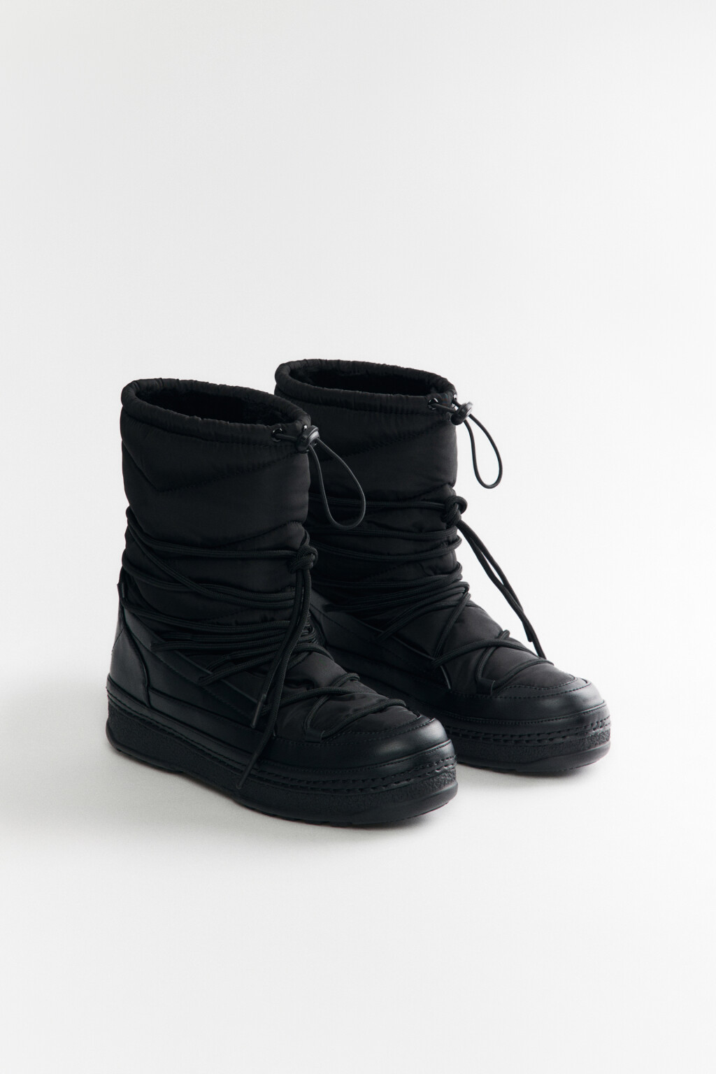 Ботинки-дутики утепленные с декоративной шнуровкой - цвет черный - 3