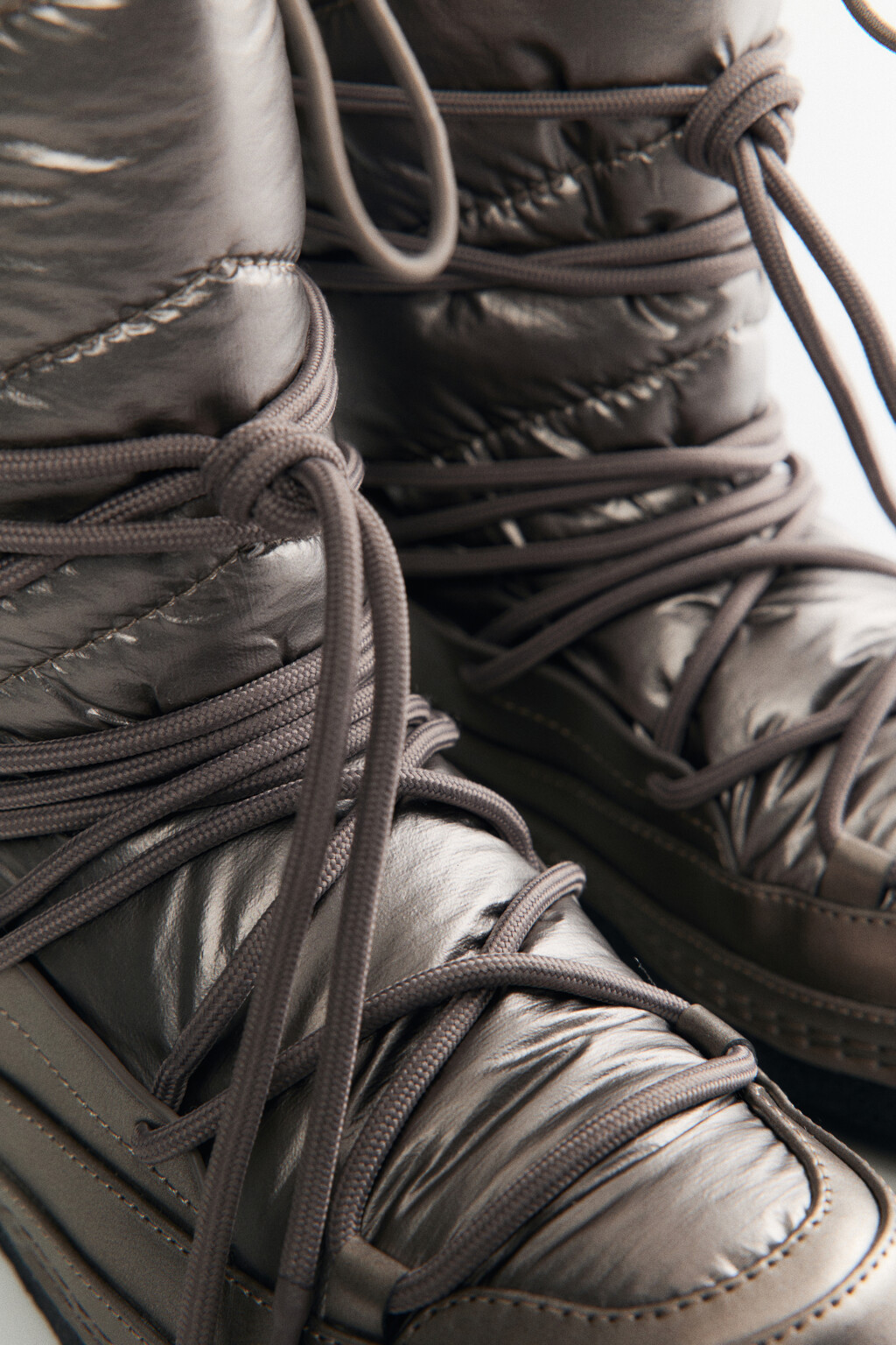 Ботинки-дутики утепленные с декоративной шнуровкой - цвет бежевый - 6