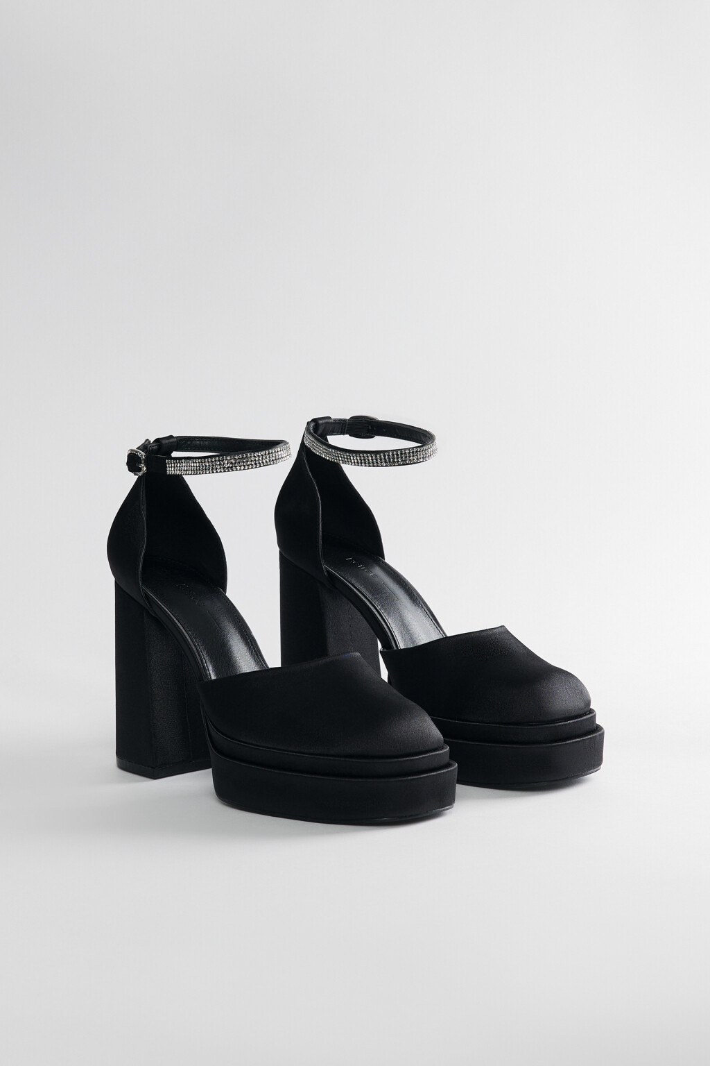 Туфли на платформе атласные со стразами - цвет черный - 6