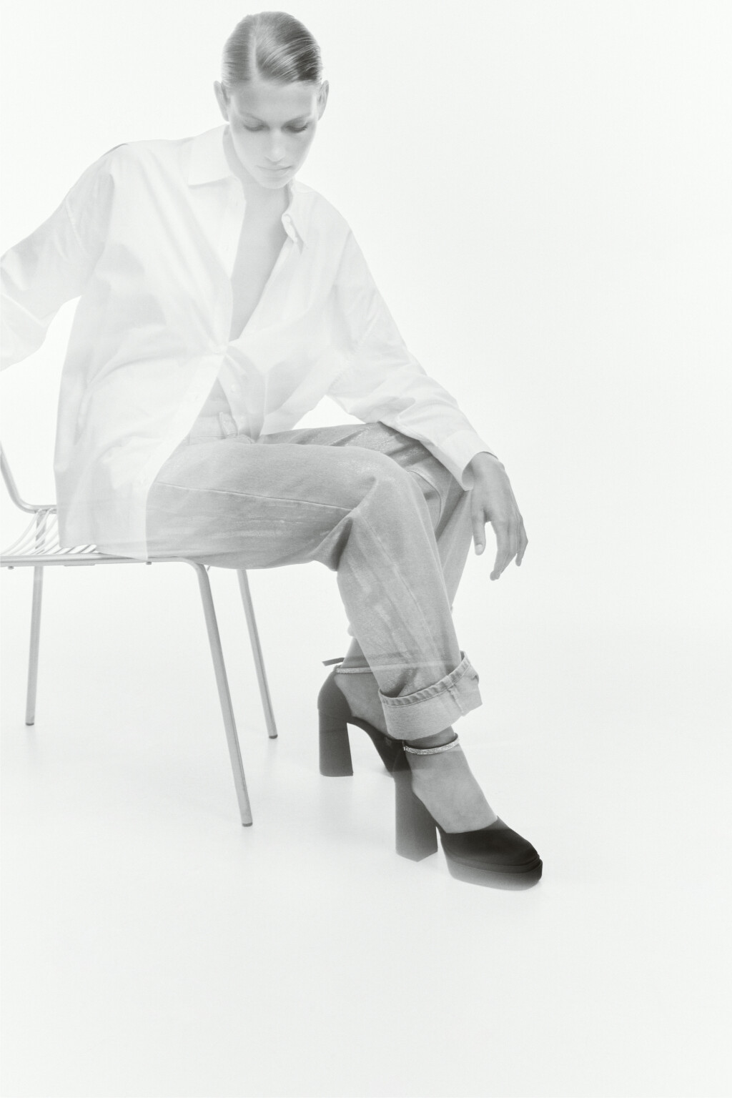 Туфли на платформе атласные со стразами - цвет черный - 3