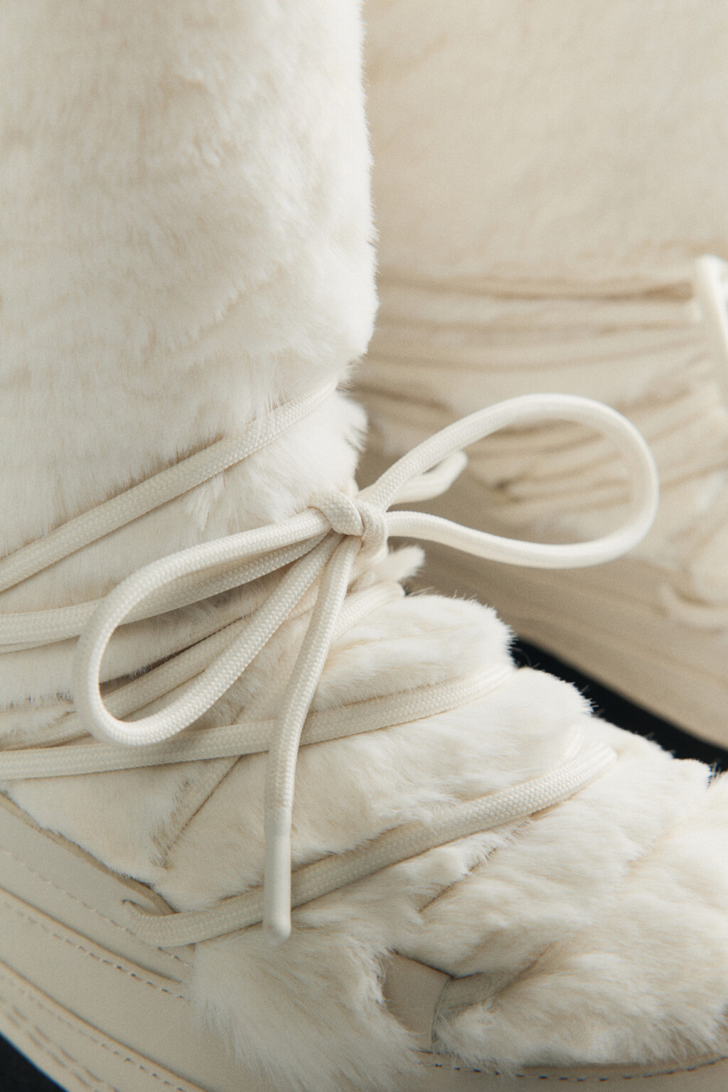 Ботинки-дутики из искусственного меха утепленные - цвет белый - 5