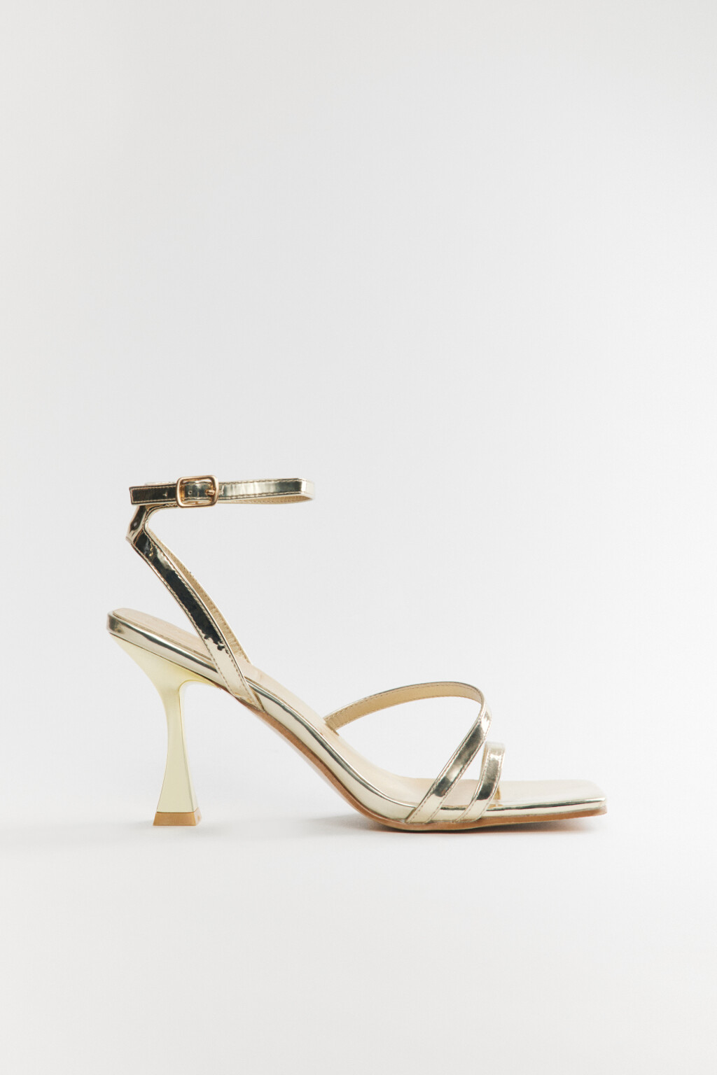 Босоножки на каблуке зеркальные - цвет желтый - 4