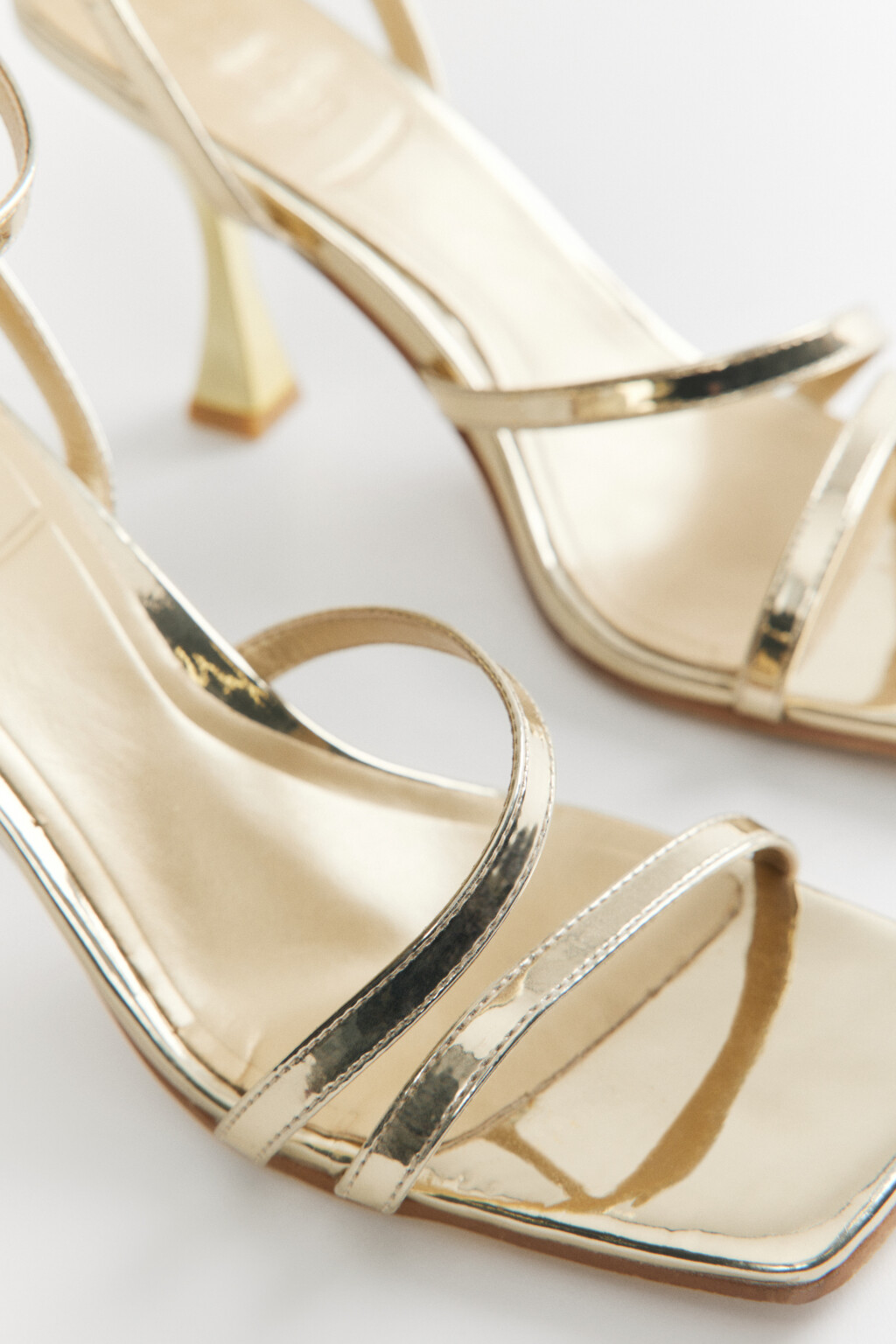 Босоножки на каблуке зеркальные - цвет желтый - 7