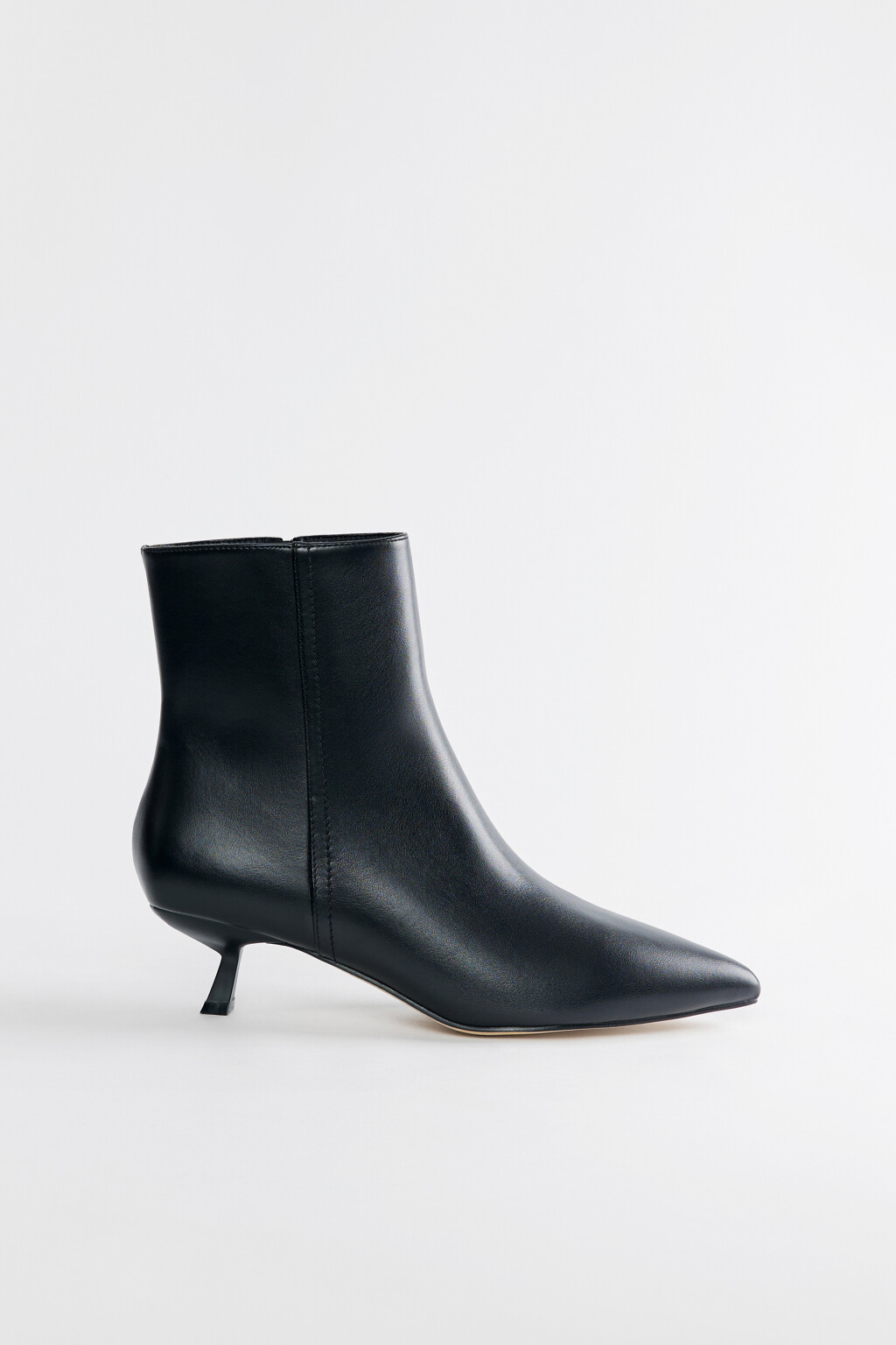 Ботильоны на тонком каблуке с острым носком - цвет черный - 3