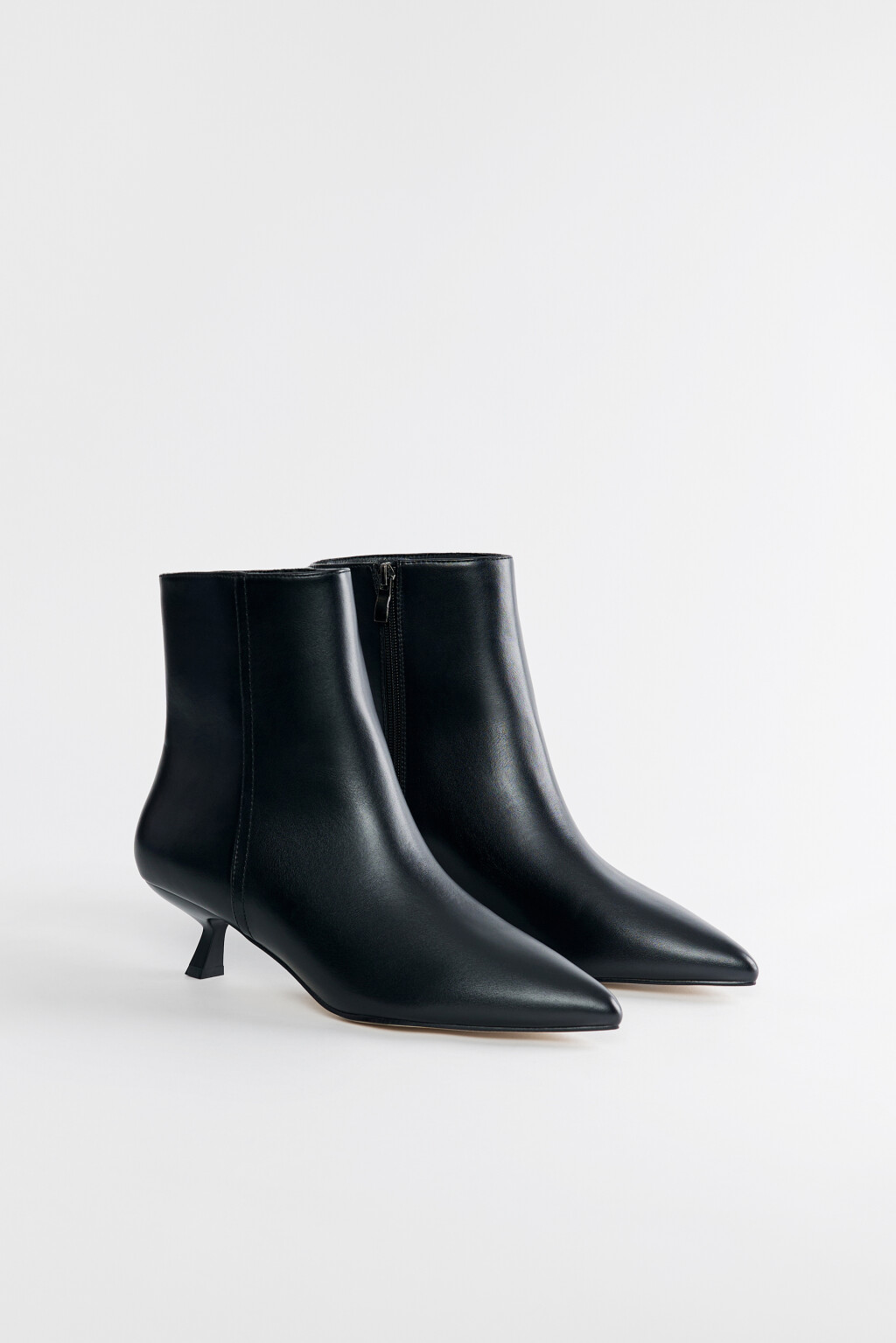 Ботильоны на тонком каблуке с острым носком - цвет черный - 5