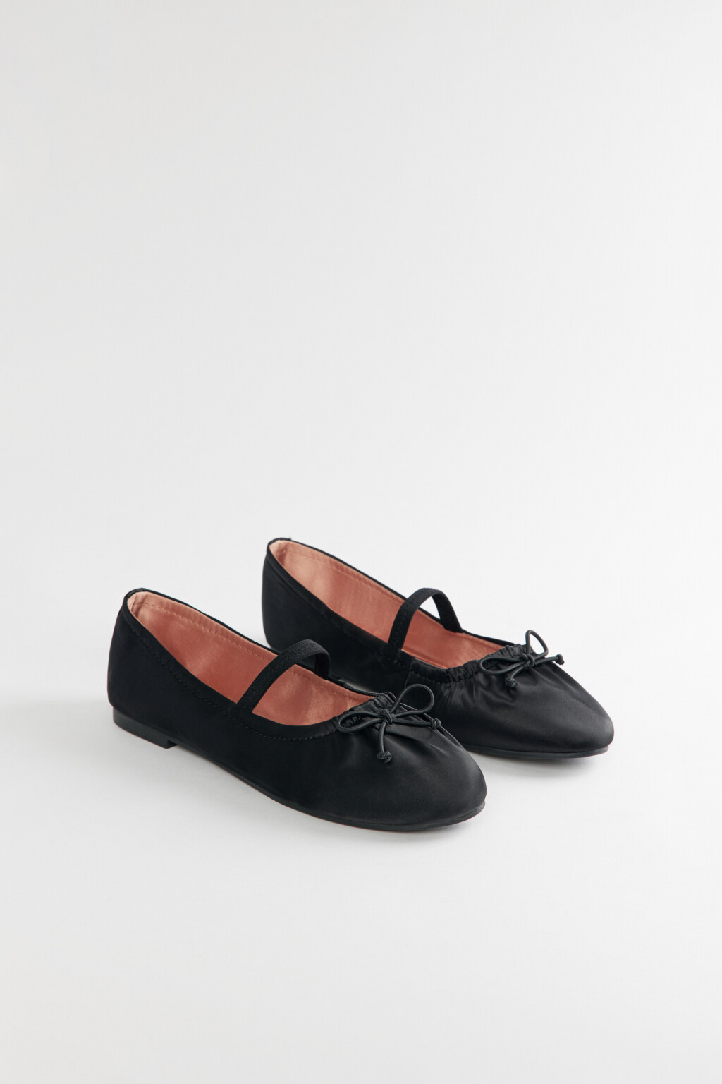 Балетки сатиновые с бантиком и резинкой - цвет черный - 4