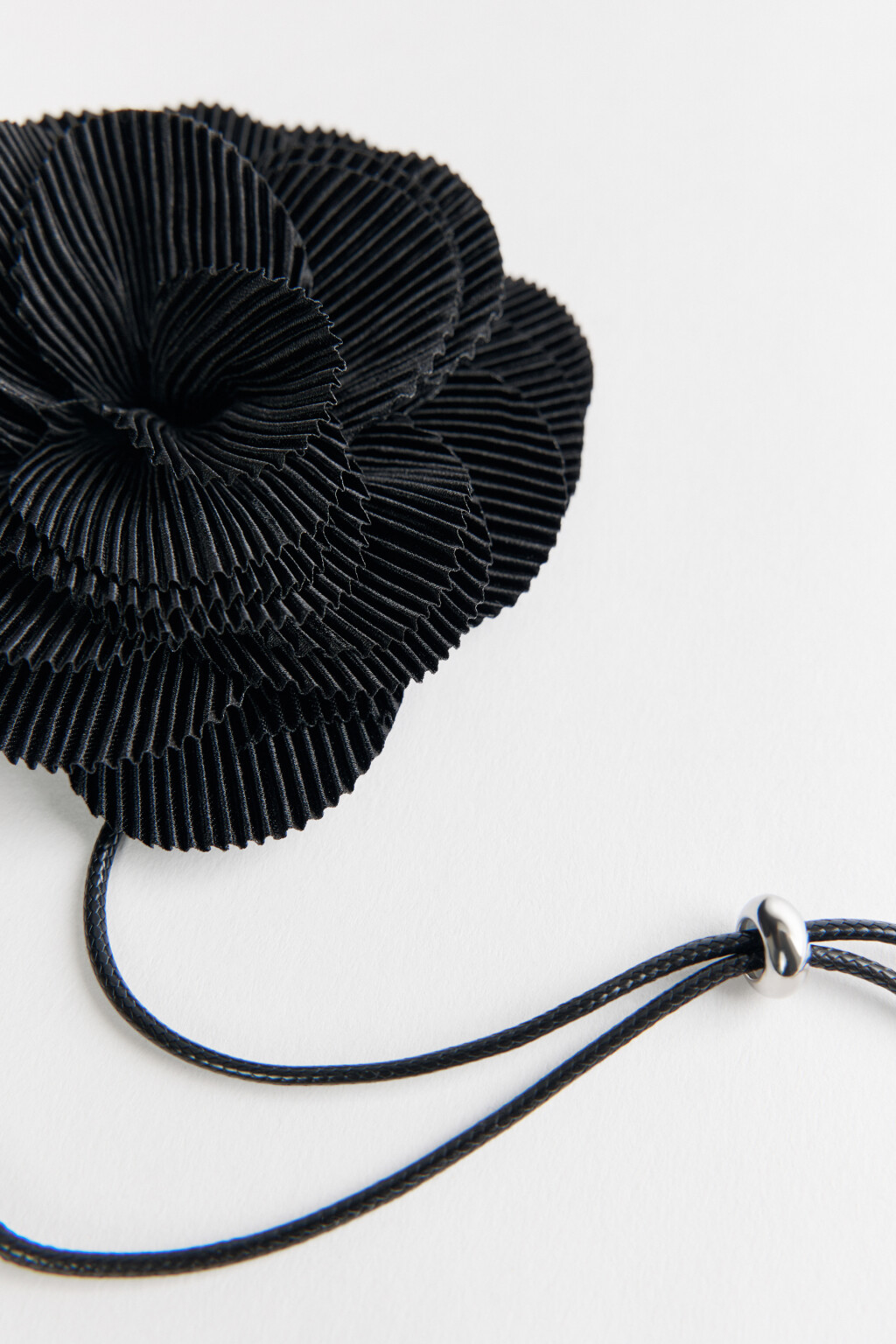 Колье-чокер с объемным цветком - цвет черный - 2