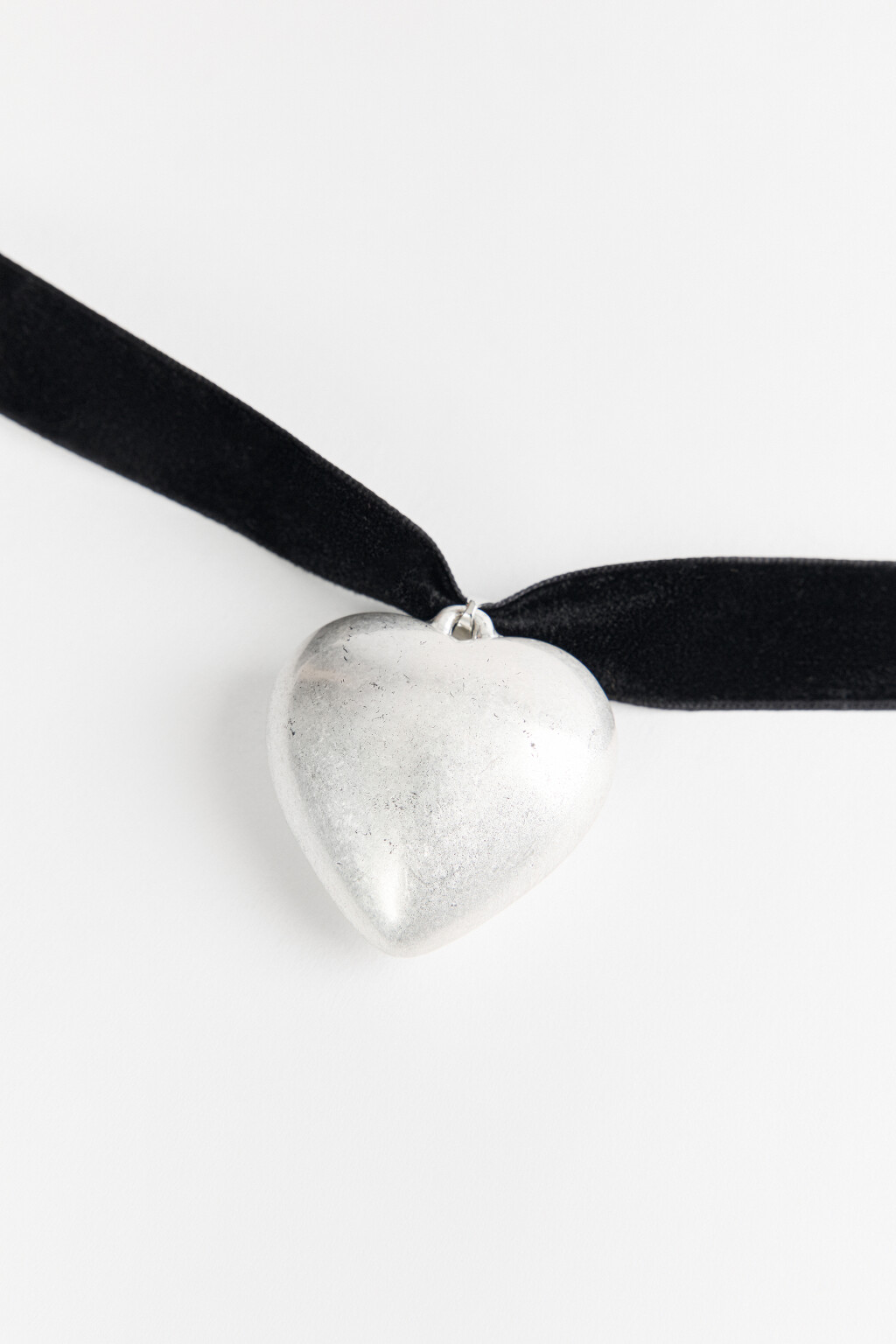 Чокер текстильный с подвеской-сердцем - цвет серый - 2