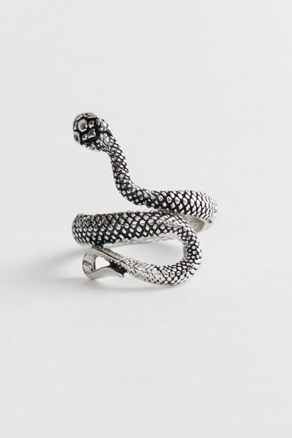 Кольцо серебристое в виде змеи - цвет серый - 1