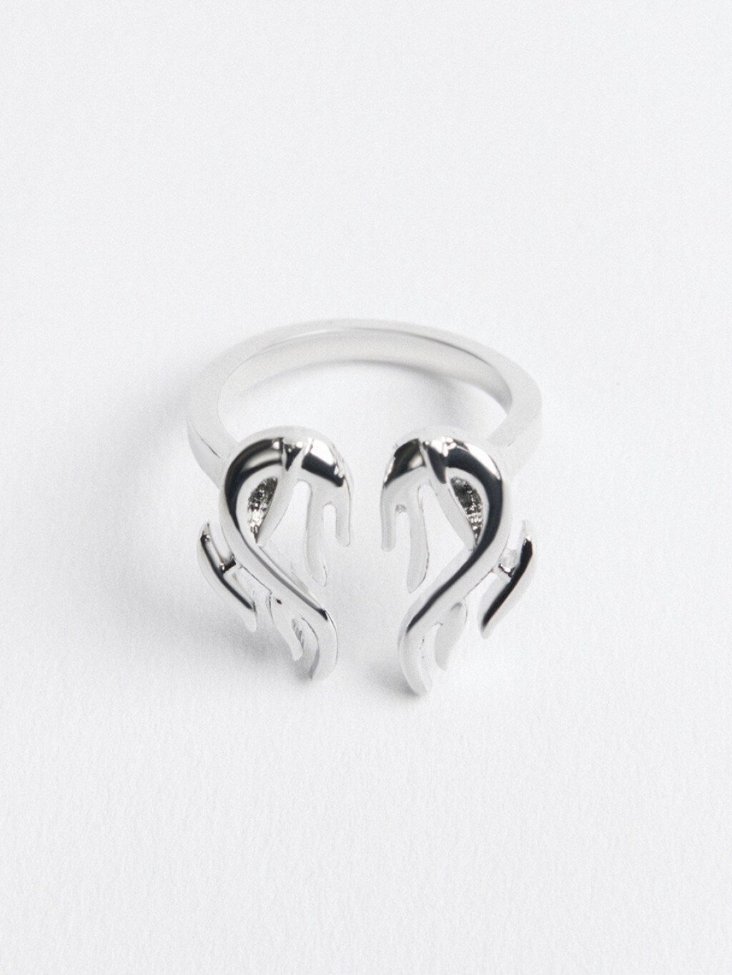 Кольцо серебристое несмыкающееся с сердцем - цвет серый - 1