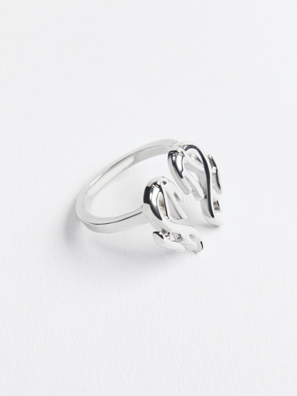Кольцо серебристое несмыкающееся с сердцем - цвет серый - 2