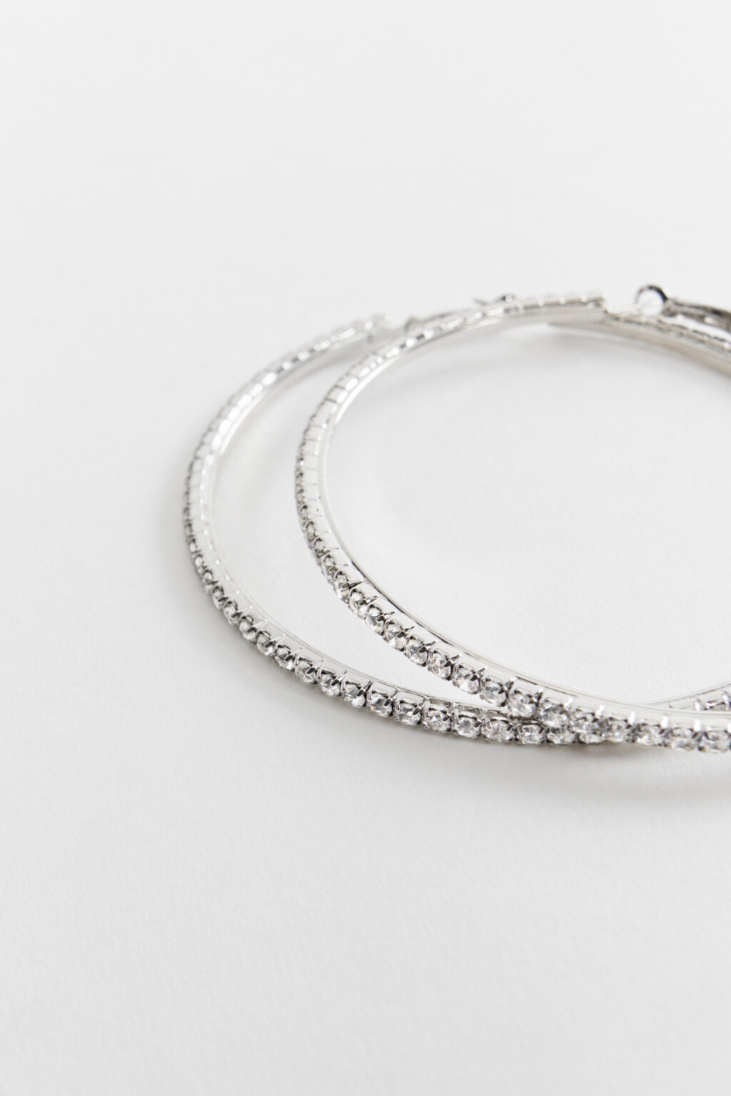 Серьги-кольца с отделкой из страз - цвет серый - 2