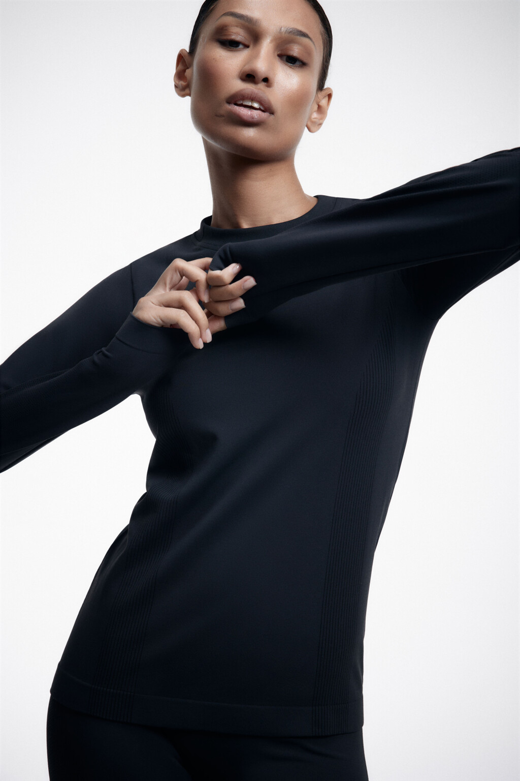 Лонгслив спортивный облегающий с термозащитой - цвет черный - 1