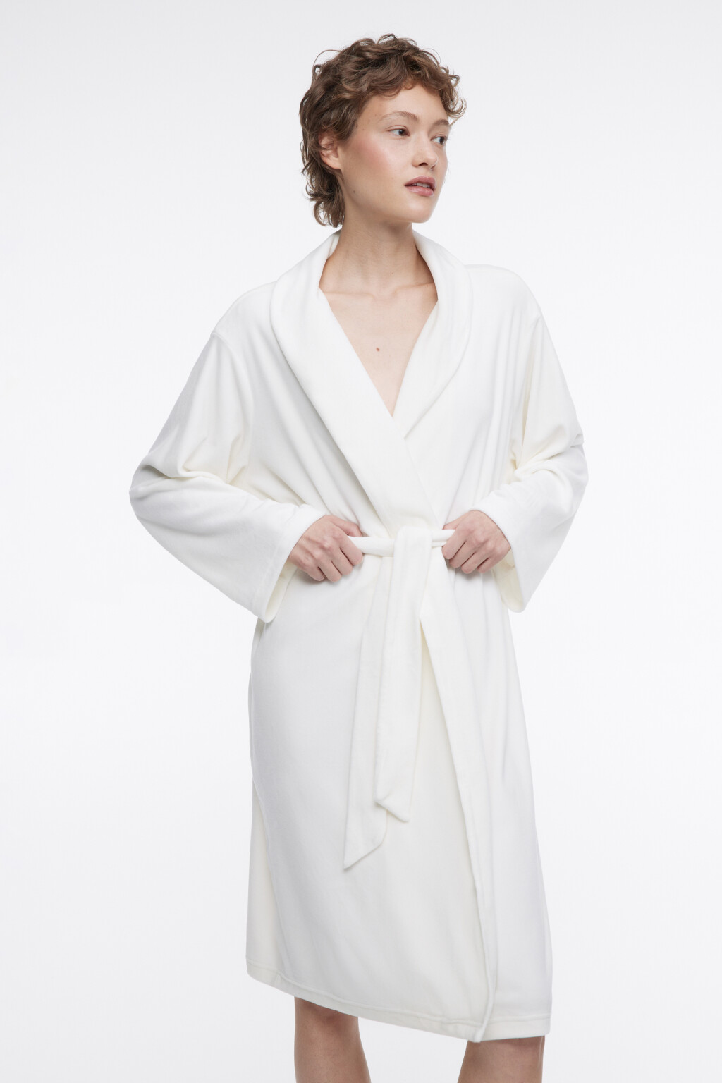 Халат с поясом домашний из бархатной ткани - цвет белый - 1