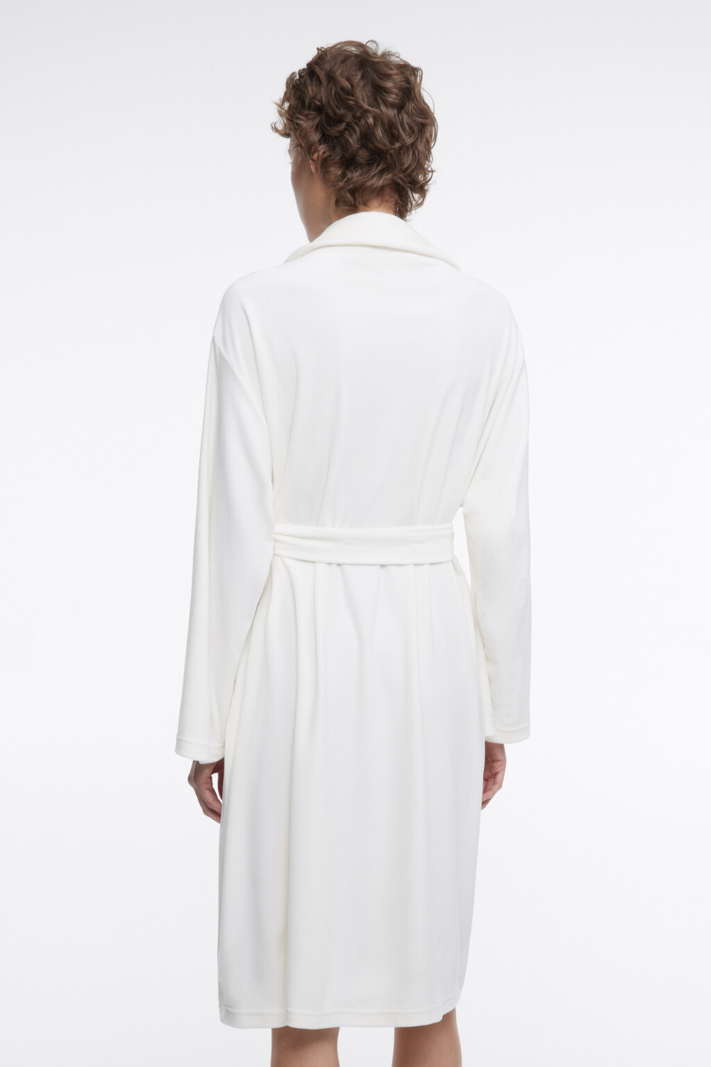 Халат с поясом домашний из бархатной ткани - цвет белый - 3