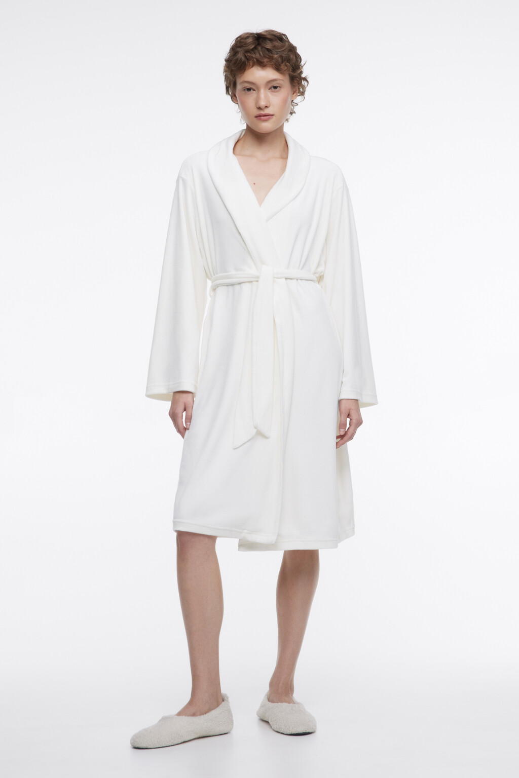 Халат с поясом домашний из бархатной ткани - цвет белый - 4