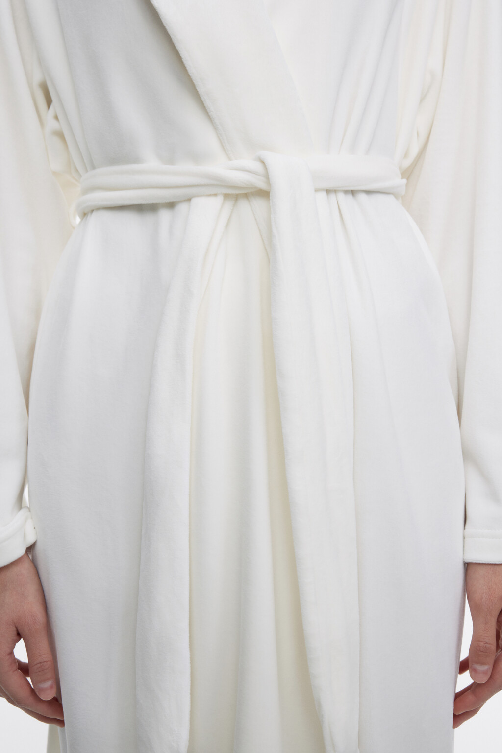 Халат с поясом домашний из бархатной ткани - цвет белый - 5