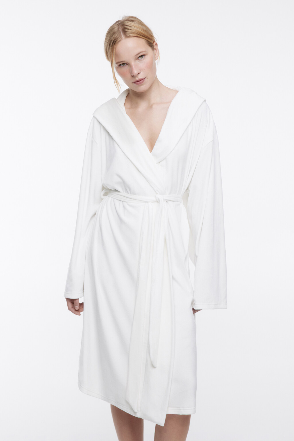 Халат велюровый с длинными ушами на капюшоне - цвет белый - 3