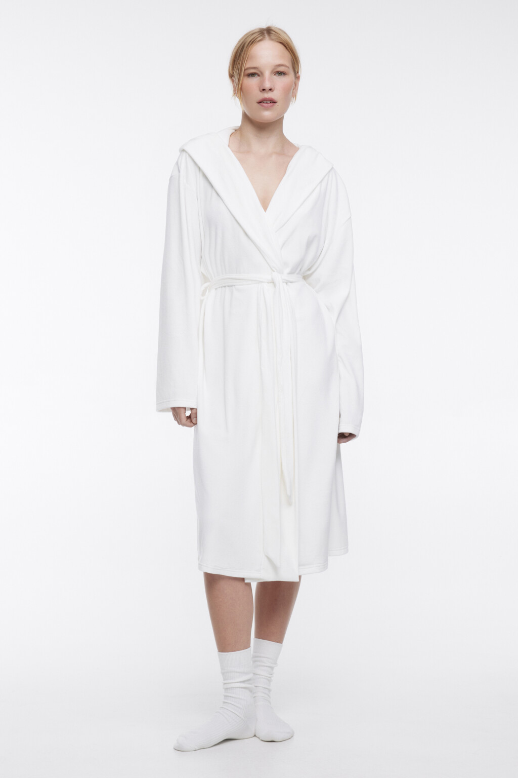 Халат велюровый с длинными ушами на капюшоне - цвет белый - 2