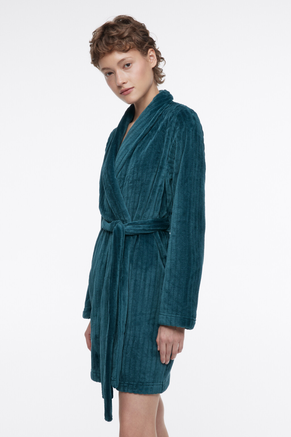 Халат с поясом домашний из мягкой велюровой ткани - цвет зеленый - 3