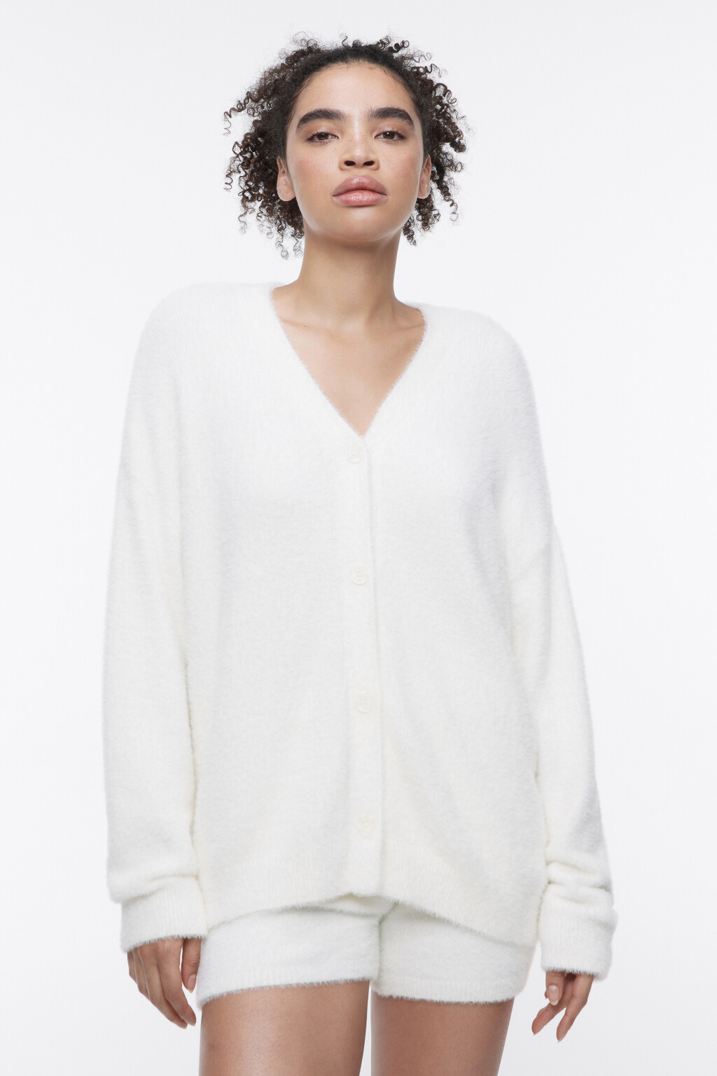 Кардиган oversize домашний из пушистой пряжи - цвет белый - 2