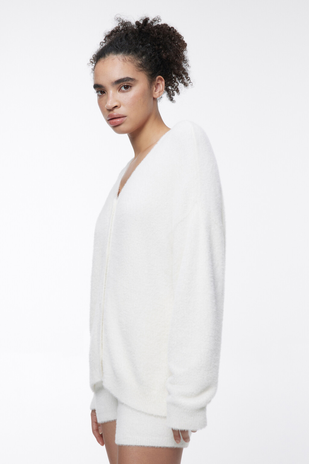 Кардиган oversize домашний из пушистой пряжи - цвет белый - 3