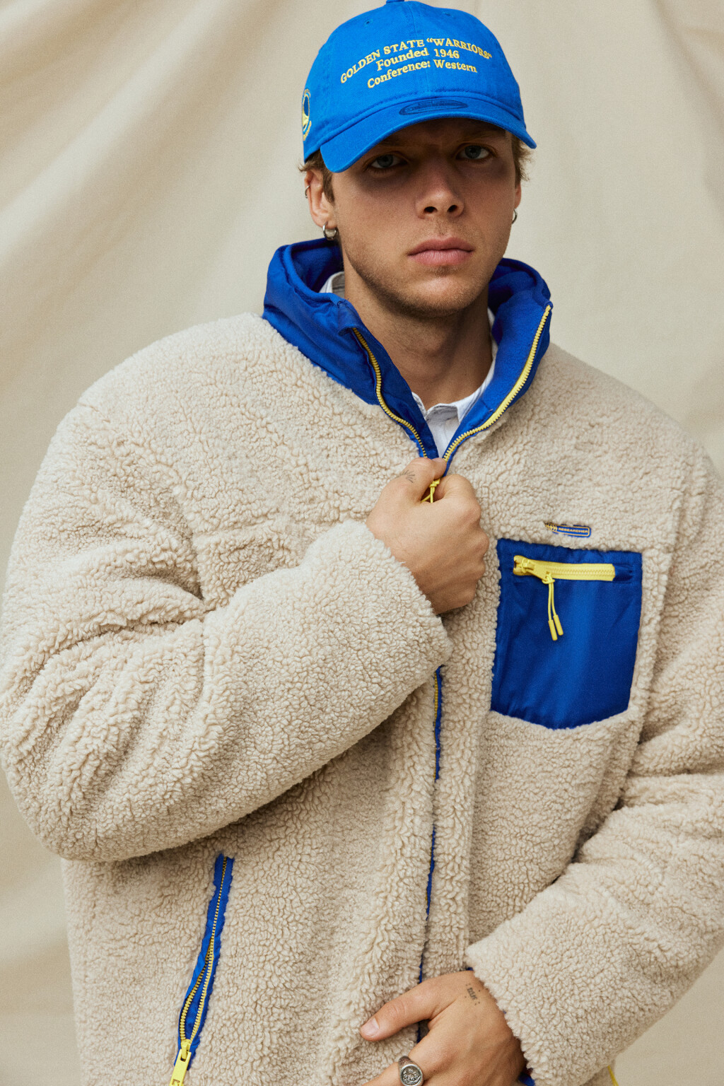 Куртка из искусственного меха утепленная с контрастными деталями - цвет бежевый - 10