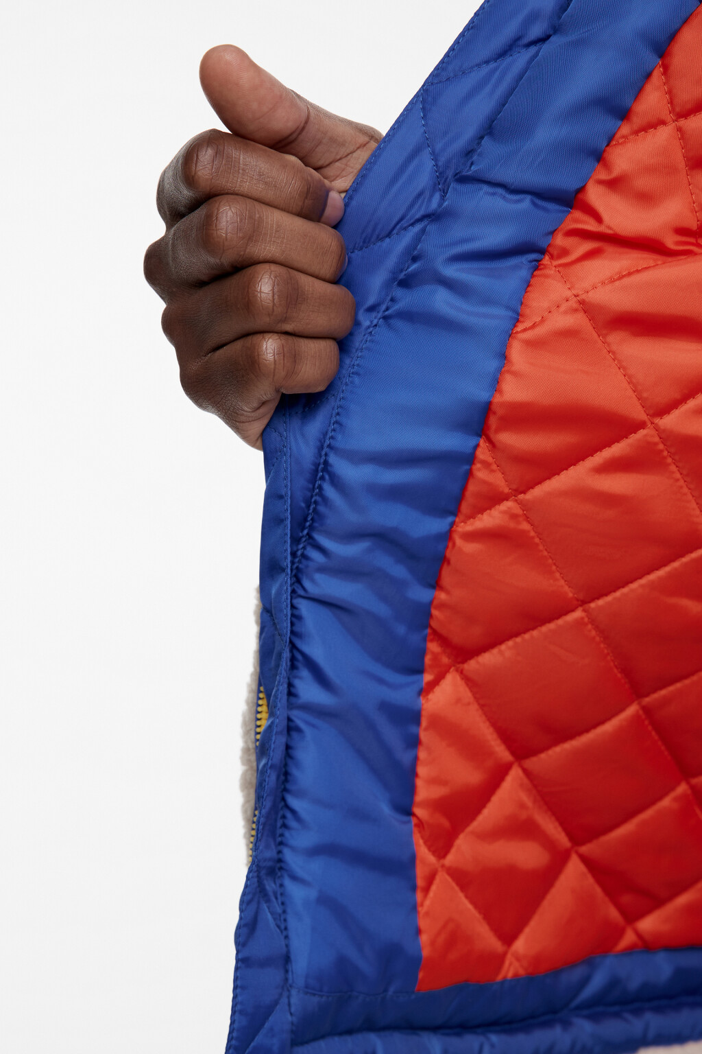 Куртка из искусственного меха утепленная с контрастными деталями - цвет бежевый - 6