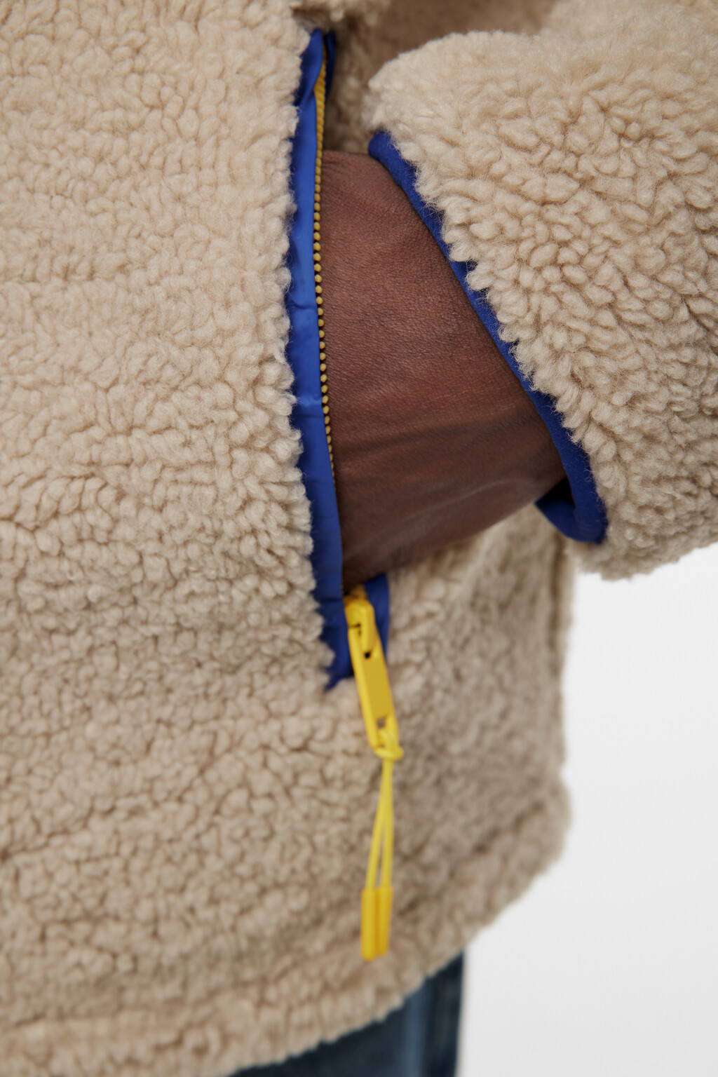 Куртка из искусственного меха утепленная с контрастными деталями - цвет бежевый - 8