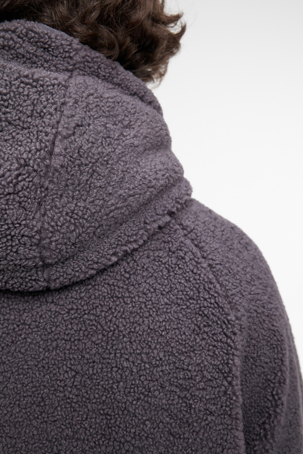 Куртка из искусственного меха короткая утепленная с капюшоном - цвет серый - 6