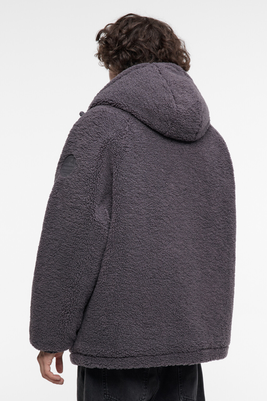 Куртка из искусственного меха короткая утепленная с капюшоном - цвет серый - 4