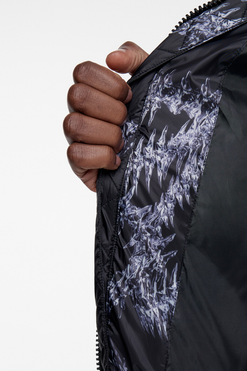 Куртка стеганая с принтом-абстракцией - цвет черный - 6