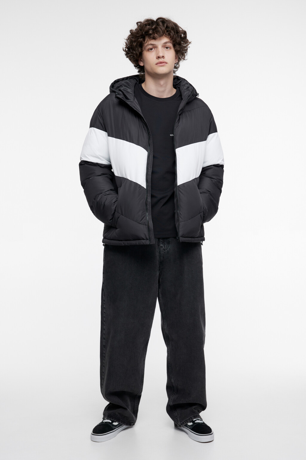 Куртка-олимпийка стеганая утепленная с капюшоном - цвет черный - 5