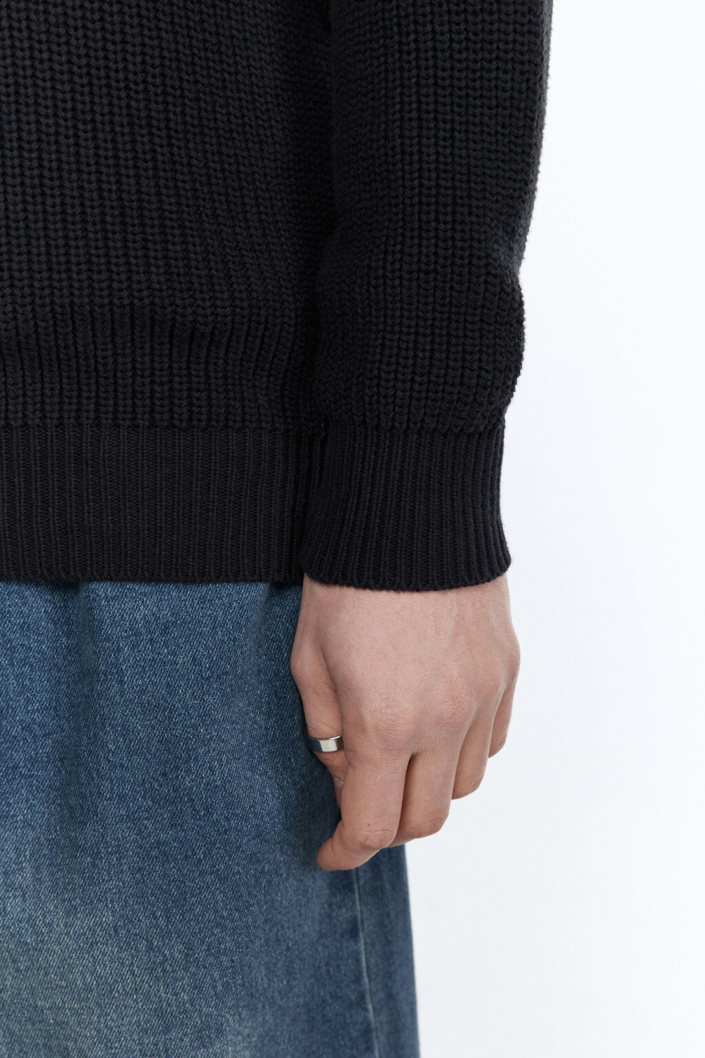 Свитер вязаный хлопковый с V-образным вырезом - цвет черный - 7
