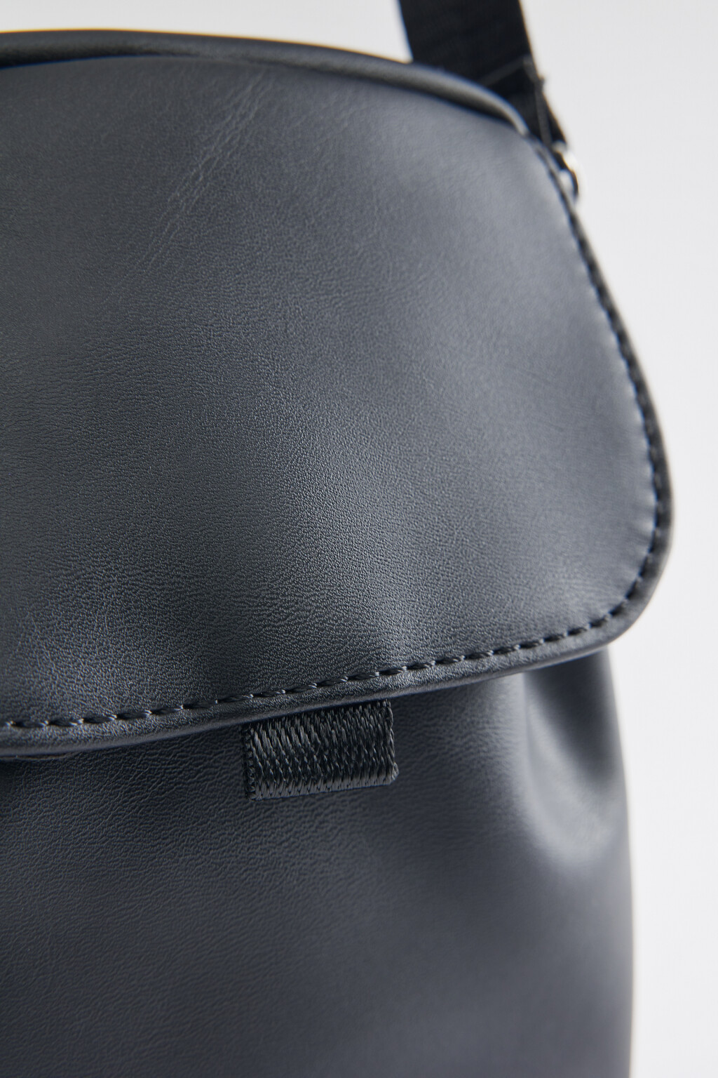 Сумка-чехол через плечо из искусственной кожи - цвет черный - 4