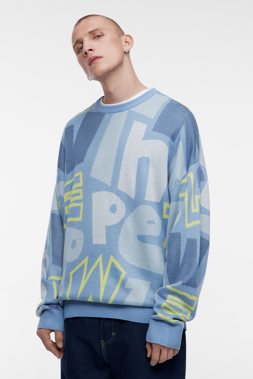 Свитер вязаный свободный с принтом-абстракцией - цвет голубой - 3